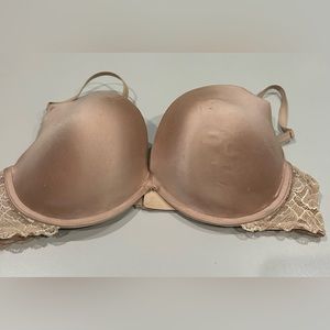 Victoria’s Secret Tan/Lace Bra Size 38D Adjustable straps & band.